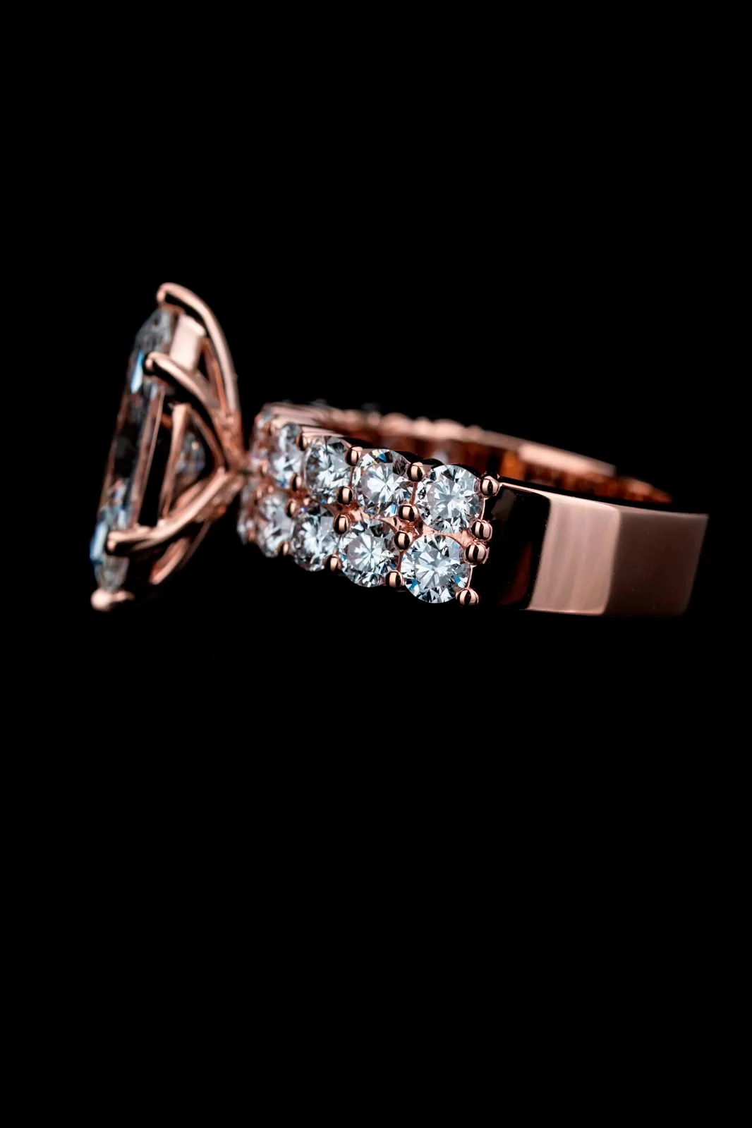 The double row of round diamonds running along the shoulder.