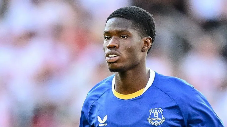 Thierno Barry in a blue Everton shirt, looking aside.